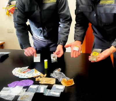 Ortona, la Guardia di Finanza denuncia padre e figlio minore per possesso di droga