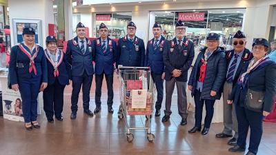 Chieti, solidarietà in azione: l'Associazione Nazionale Carabinieri conclude la decima raccolta alimentare