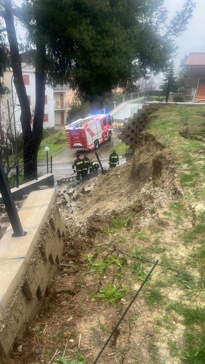 Emergenza maltempo in provincia di Teramo, vigili del fuoco in azione per allagamenti e smottamenti