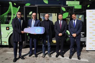 Pescara, presentati i nuovi mezzi elettrici di TUA per la mobilità sull’ex tracciato ferroviario 