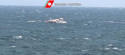 Barca affonda a Ortona, diportisti salvati dalla Capitaneria