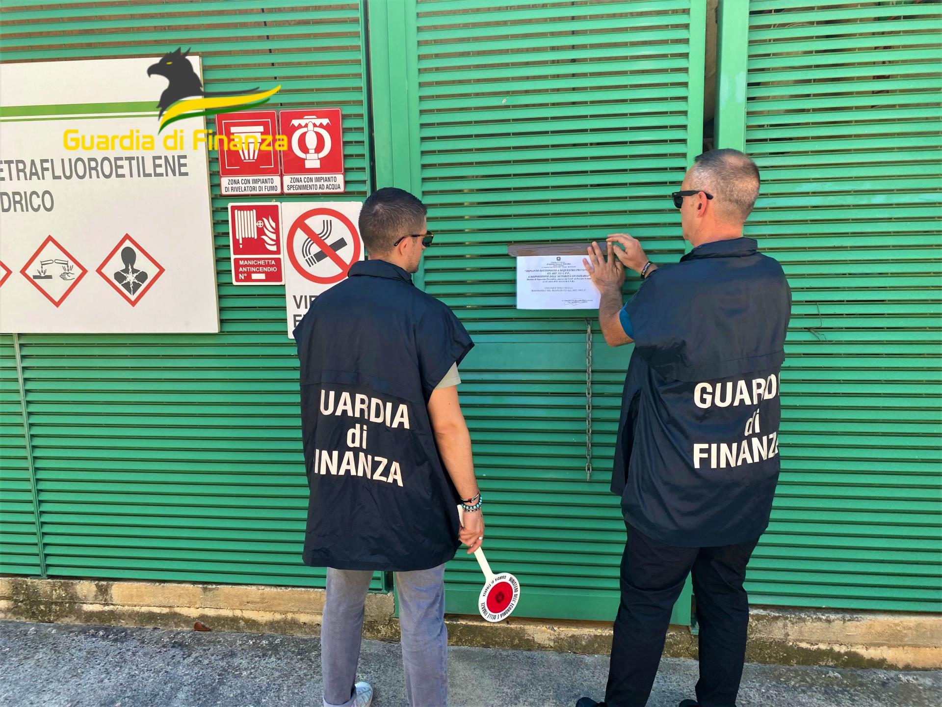 Guardia di Finanza Roan Pescara, sigilli ad uno stabilimento chimico a Bussi sul Tirino