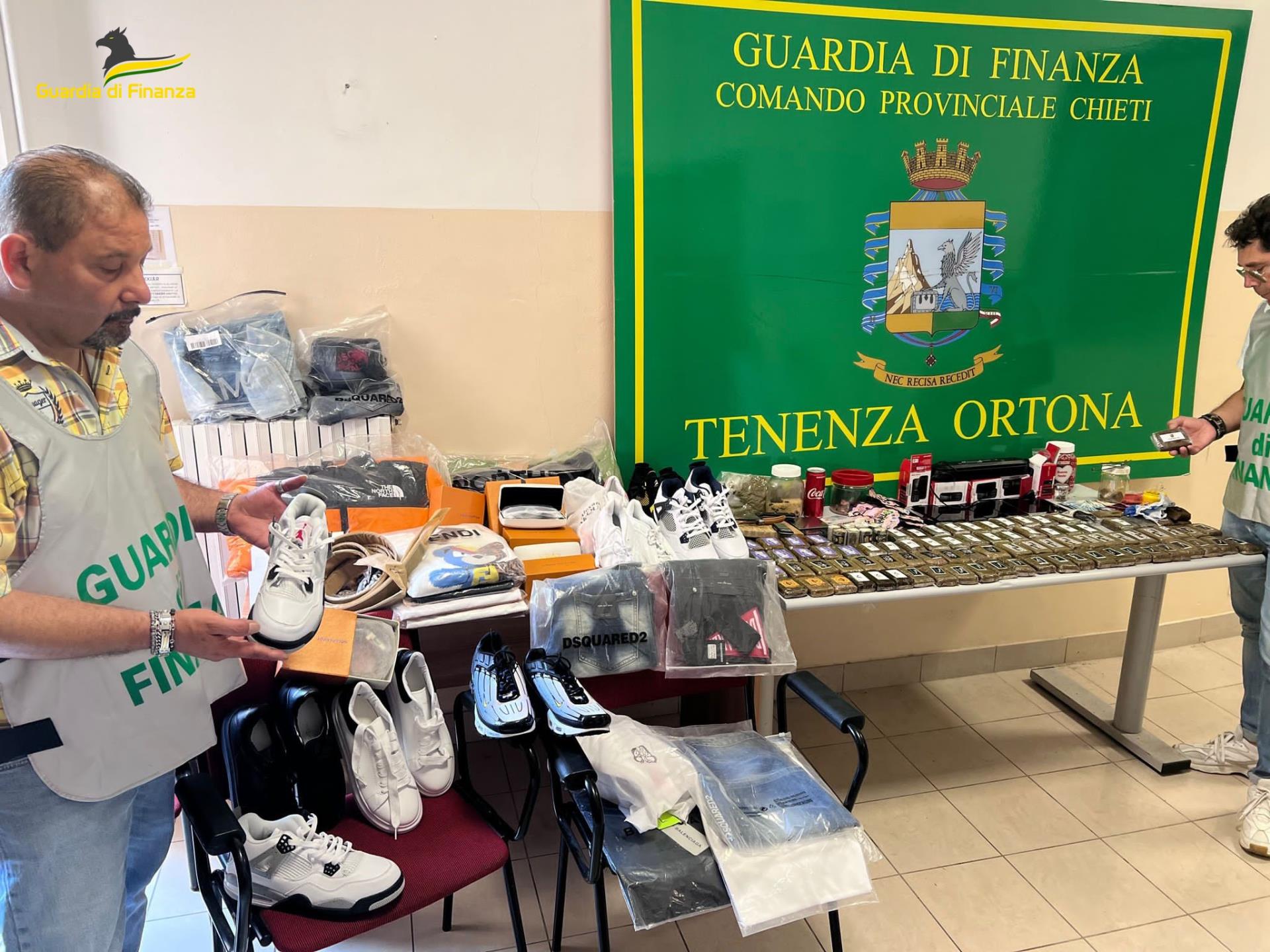 Arrestato ventenne di Francavilla al Mare trovato in possesso di circa 9 kg di sostanze stupefacenti e prodotti contraffatti.