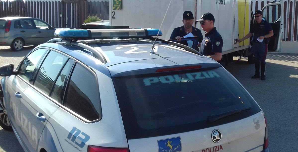 Polizia Stradale di Vasto Sud salva ragazzo afgano nascosto su un Tir in transito sulla A14 