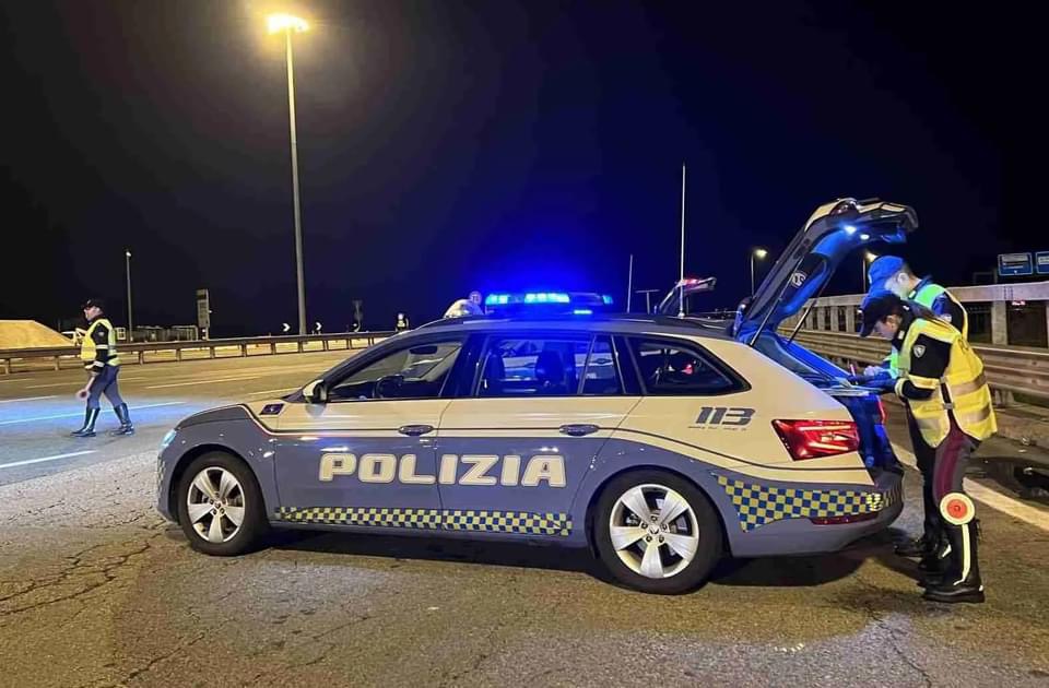 Scoperta dalla Polizia a Chieti Autoscuola truffaldina, Corsi farsa per il rinnovo del CQC