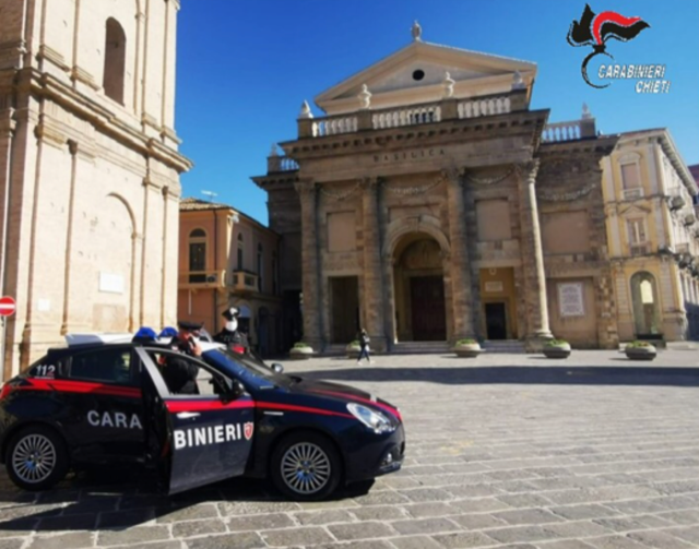 Lanciano, maltratta la sua compagna alla presenza dei figli minori. All'arrivo dei Carabinieri reagisce contro di loro, arrestato 45enne