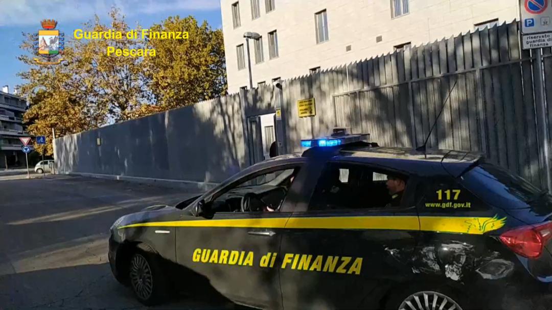 Pescara, spacciava droga ai minorenni nei pressi della stazione ferroviaria, arrestato dalla Guardia di Finanza