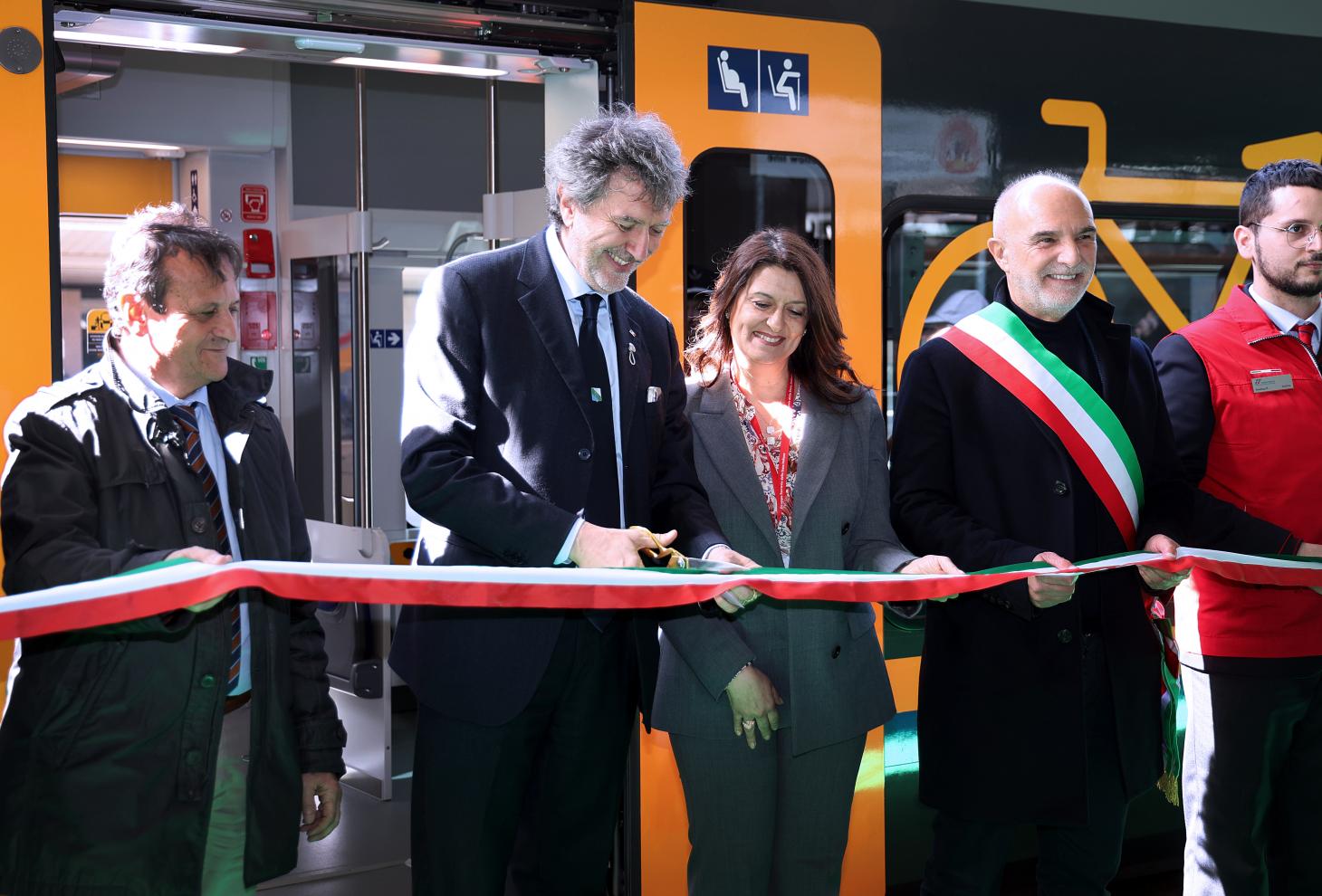 Trasporti, Marsilio: consegnato il secondo dei 5 treni elettrici di Trenitalia