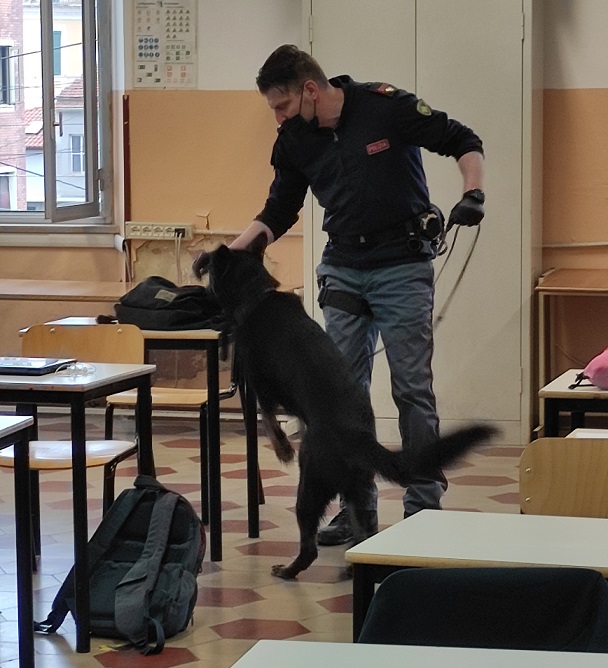 Chieti: “Progetto Scuole Sicure” operazione Polizia di Stato e Polizia Locale