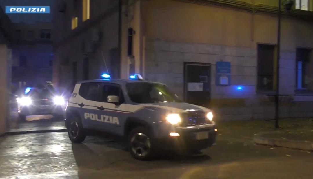 Pescara, minaccia i passanti armato di coltello: 44enne arrestato dalla Polizia di Stato. 