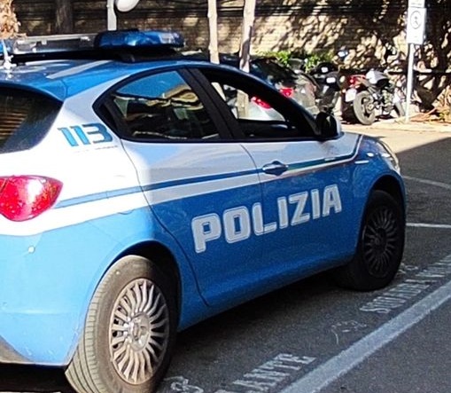 Tenta di rubare in un supermercato di Pescara e aggredisce l’addetto alla sicurezza: la Polizia di Stato lo arresta