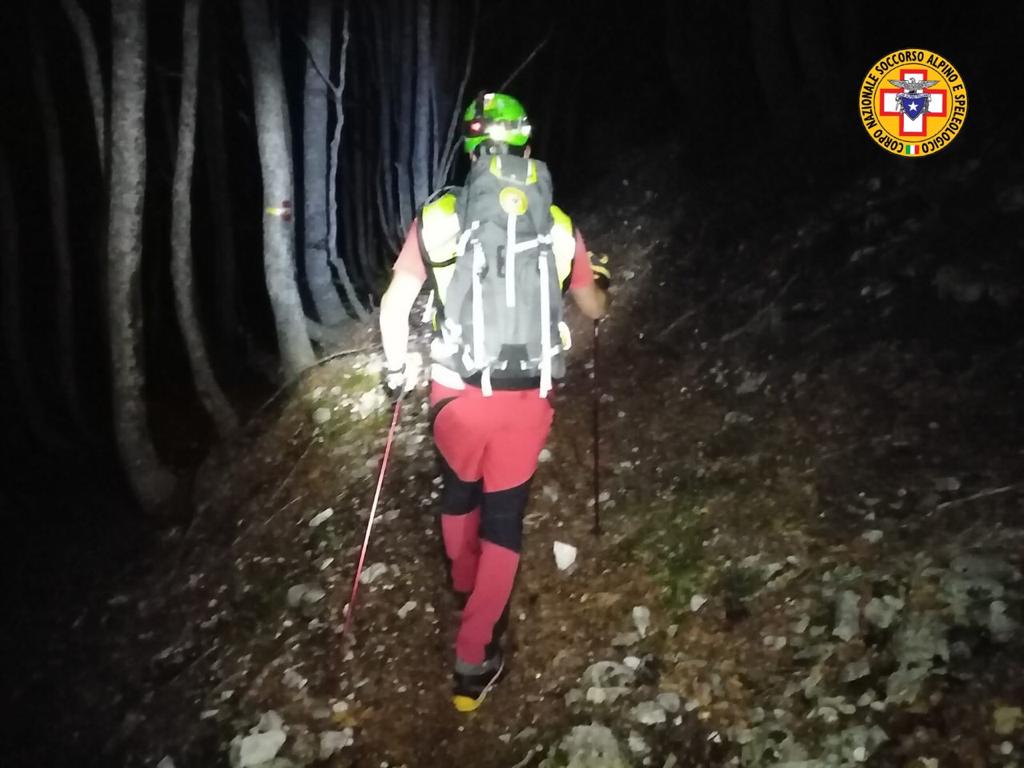 Rapino, tre escursionisti in prossimità del rifugio Pischioli, sulla Majella, hanno perso il sentiero. Raggiunti nella notte dai tecnici del Soccorso Alpino e Speleologico