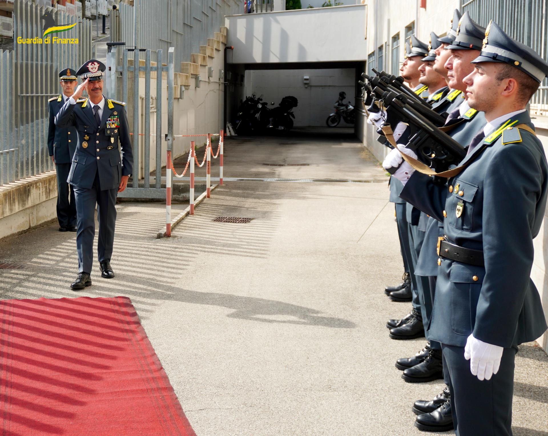 Guardia di Finanza di Chieti, visita ispettiva al Comando provinciale del Generale di Brigata Germano Caramignoli, comandante Regionale Abruzzo