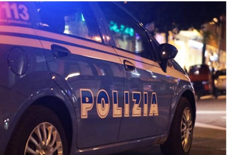 Pescara, ruba la collana al titolare di unchiosco, il figlio reagisce e contribuisce all'arresto dell'aggressore ubriaco