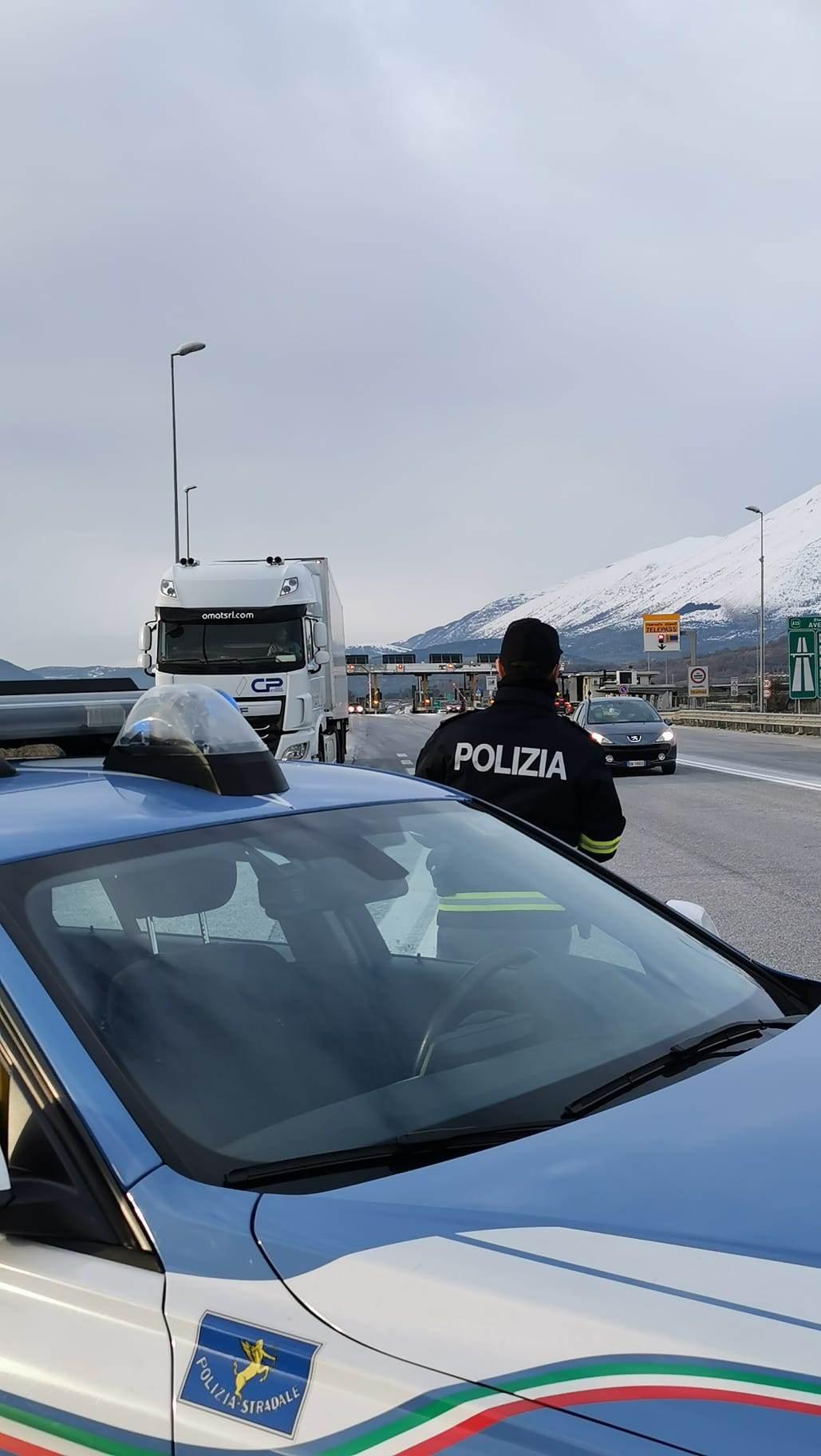 Tragedia sull'autostrada A25, giovane operaio investito da un camion durante i lavori di manutenzione