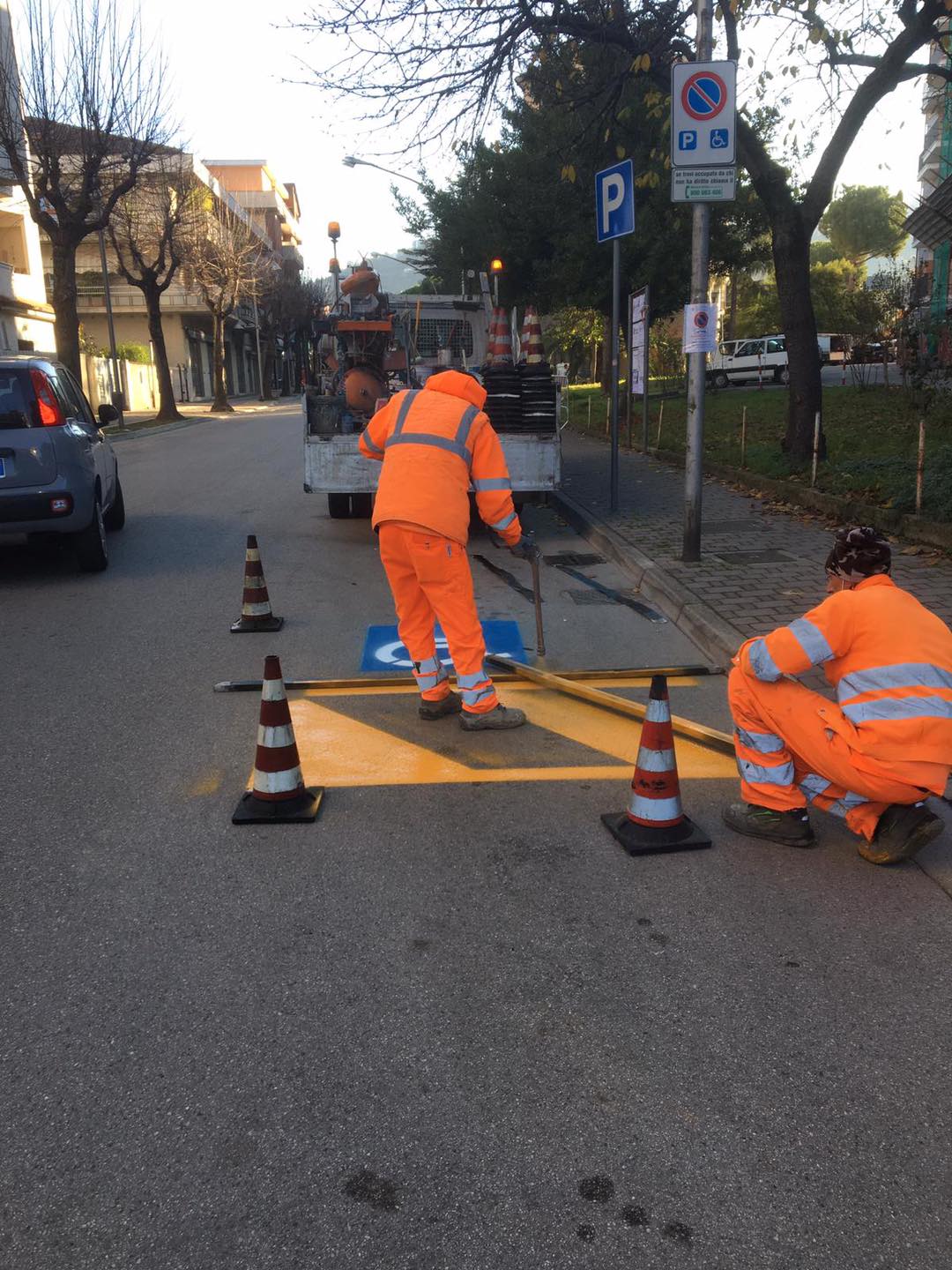 Chieti, barriere architettoniche, in corso il rifacimento degli stalli di sosta per disabili