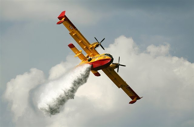 INCENDI: ROGHI NEL PESCARESE, I VIGILI DEL FUOCO SONO ALL'OPERA