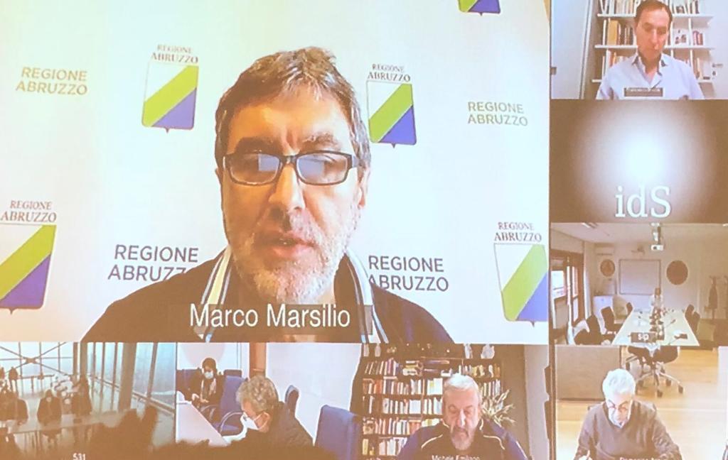 Vaccino italiano: la proposta del presidente d'Abruzzo Marsilio di sostenere lo sviluppo accolta dalla Conferenza delle Regioni