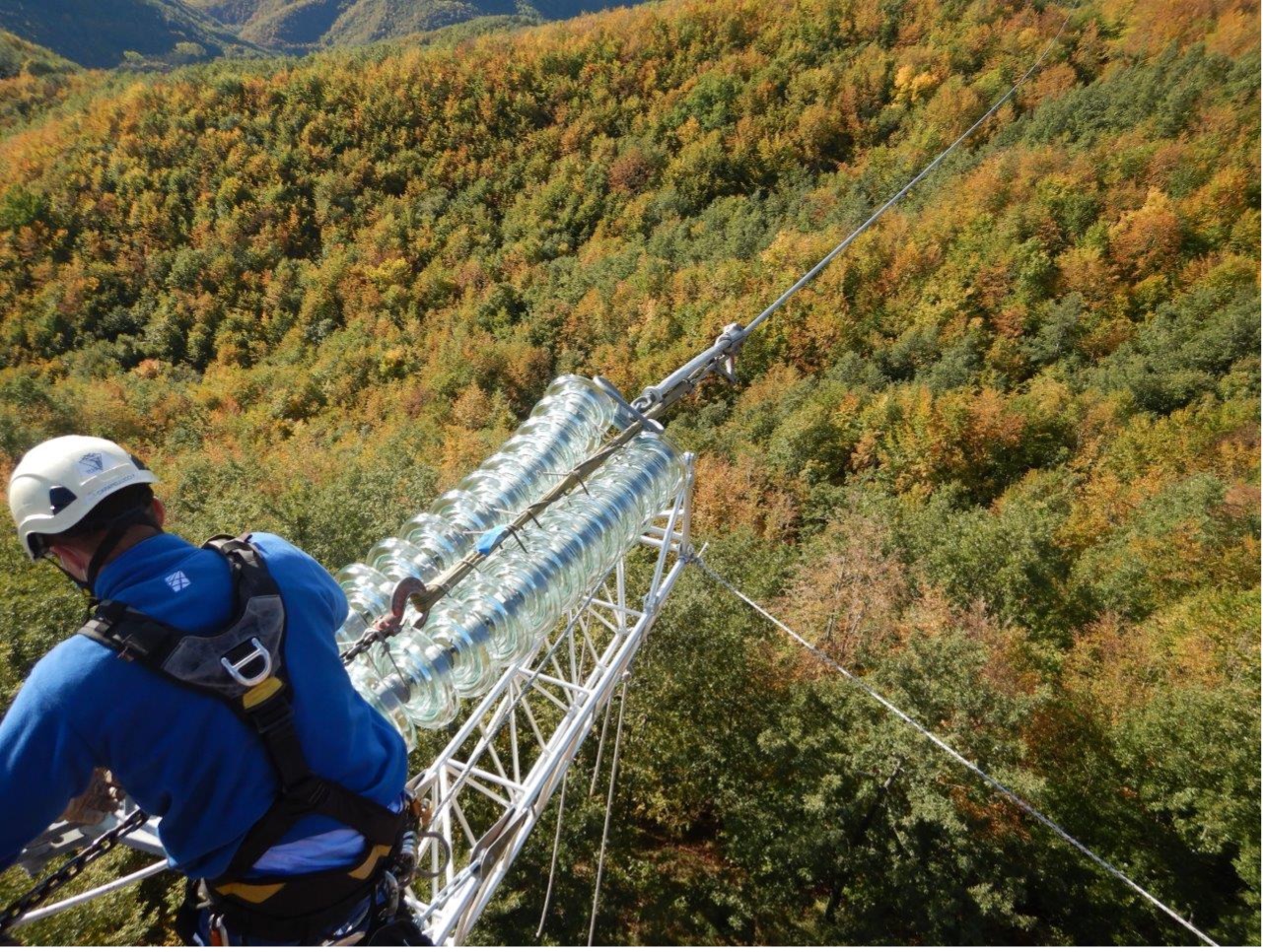 Terna Abruzzo, installati oltre 30 nuovi dispositivi di monitoraggio lungo 114 km di elettrodotti 