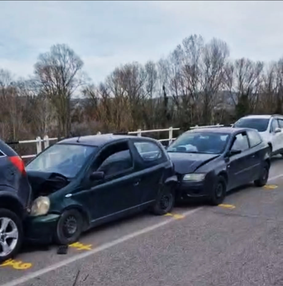 Tamponamento a catena sul ponte sul fiume Sangro, ferito a un ginocchio un uomo