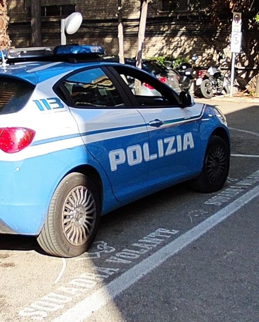 Pescara, dà in escandescenze al pronto soccorso e colpisce con un coltello un sanitario, denunciato dalla Polizia 