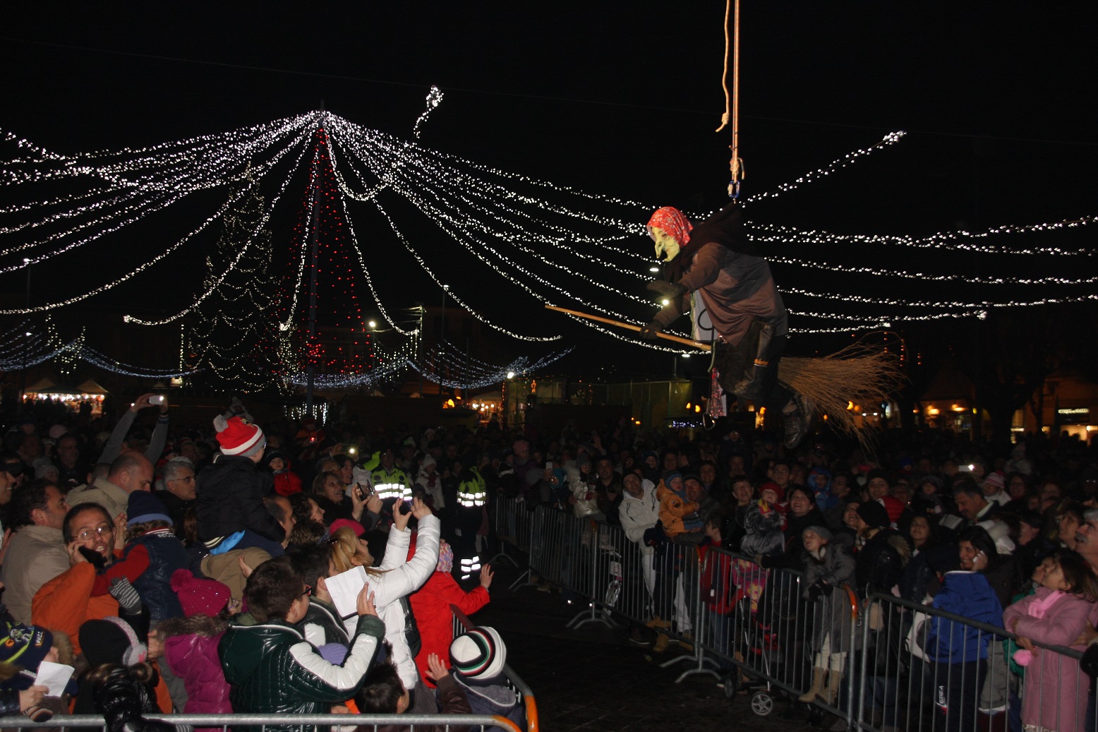 AVEZZANO: Il Cinque gennaio, la Befana fa tappa in Città