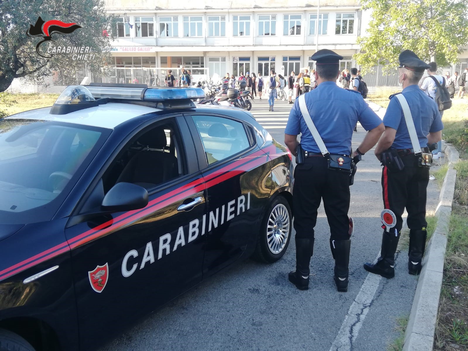 Riapertura scuole, a Lanciano azioni di vigilanza dei Carabinieri vicino ai plessi scolastici della città 