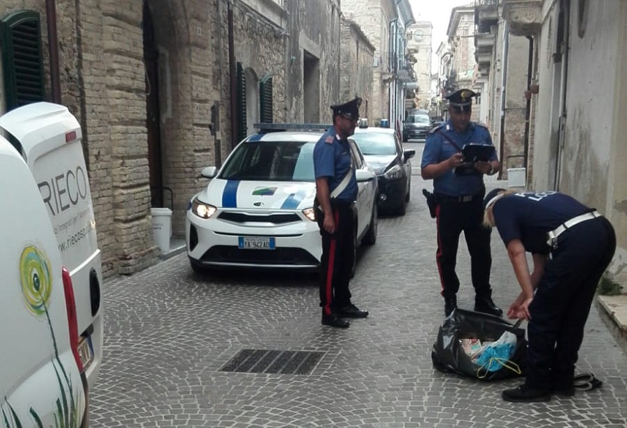 Abbandono rifiuti a Rocca San Giovanni, scattano controlli e sanzioni