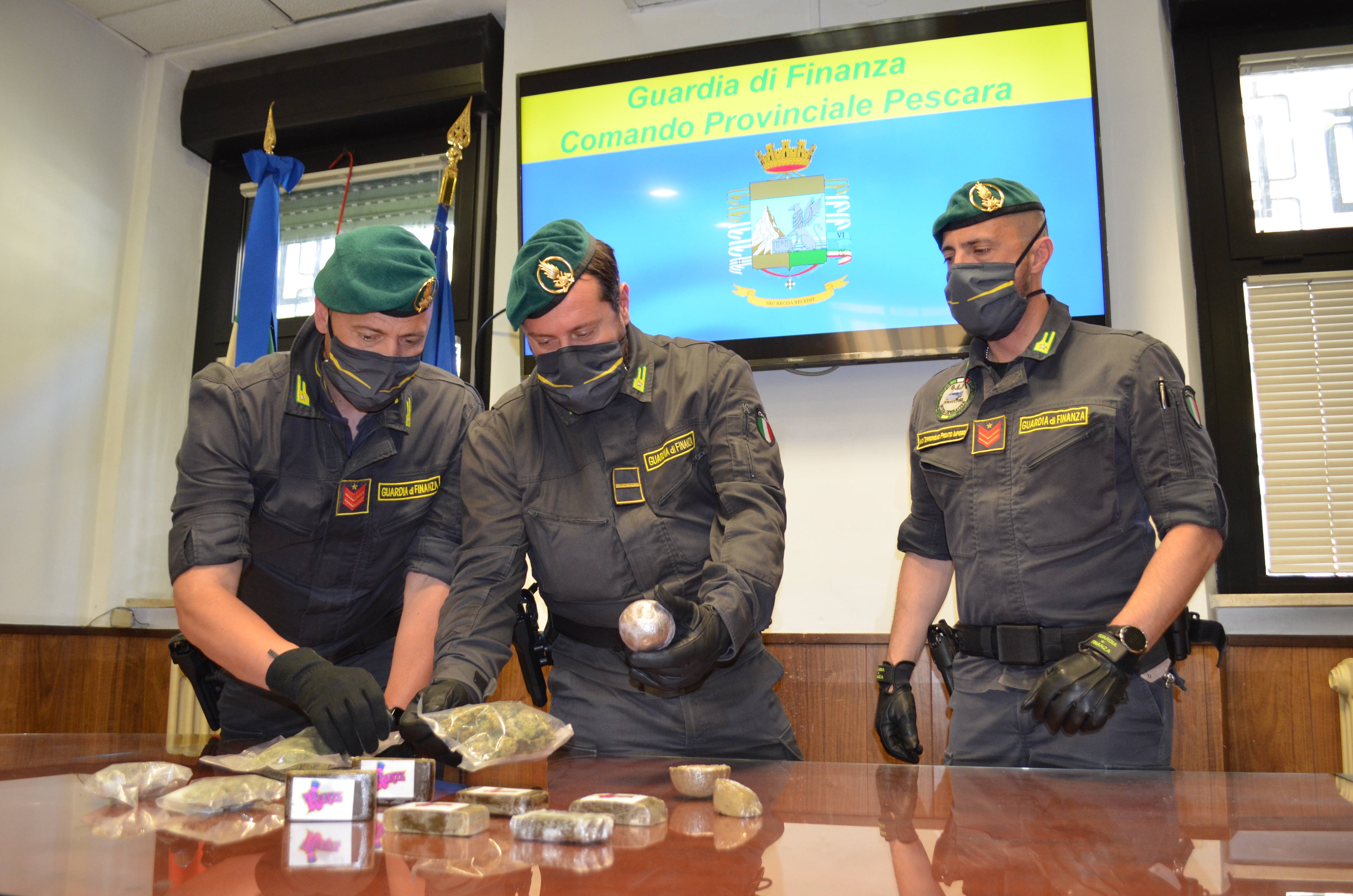 La Guardia di Finanza sequestra un kg di hashish e 170 gr di marijuana, arrestato un trentottenne pescarese