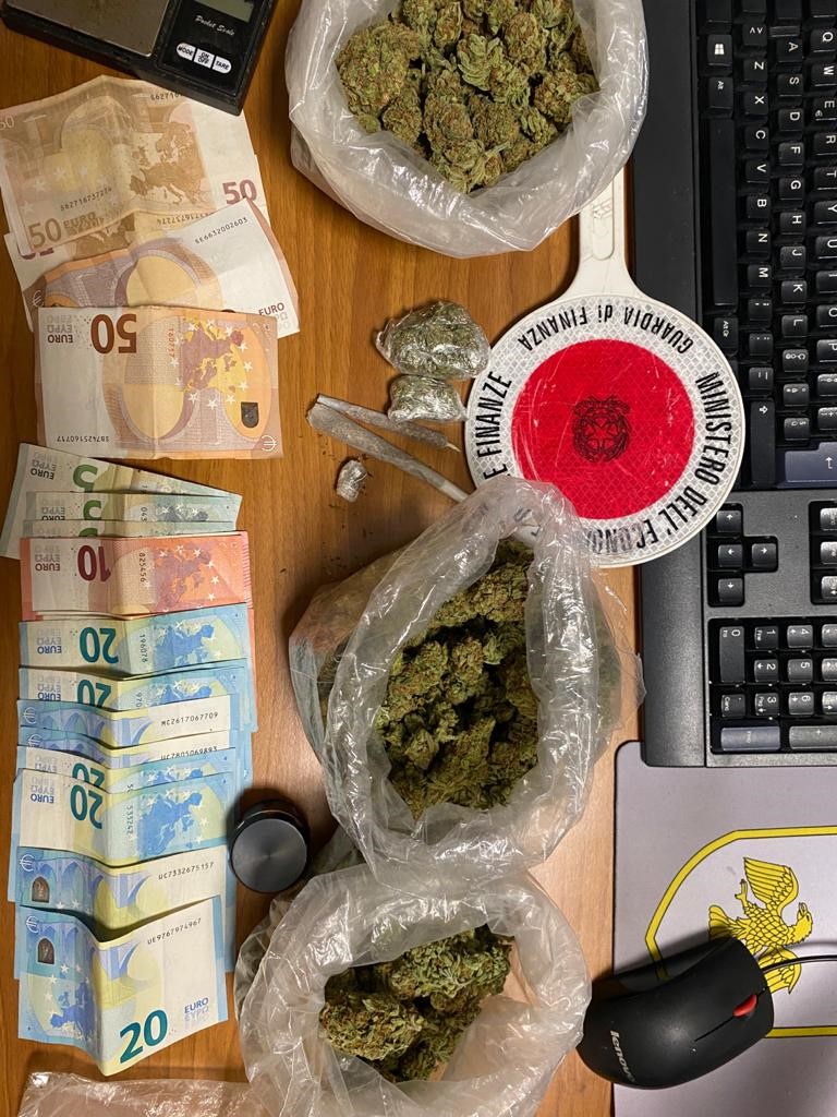 Operazione antidroga della Guardia di Finanza di Ortona, sequestrati a Francavilla al Mare 350 gr di marijuana