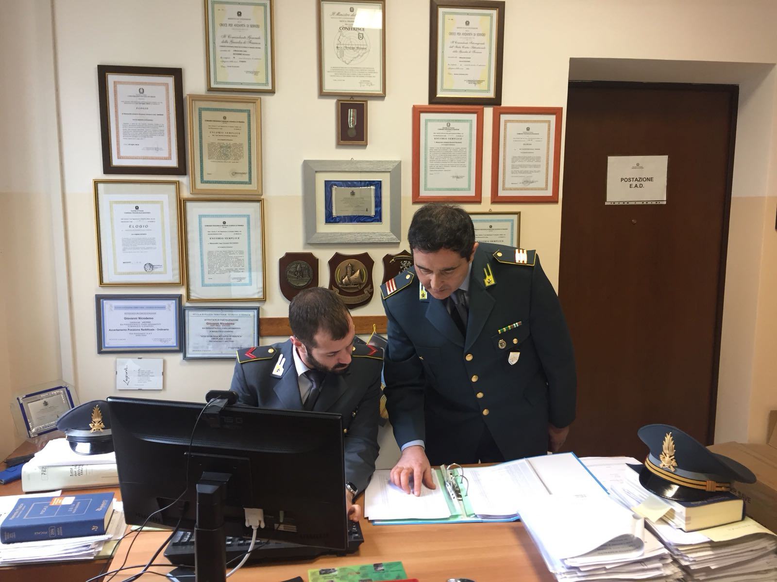 GUARDIA DI FINANZA: SCOPERTI 139 LAVORATORI IN NERO E 79 DATORI DI LAVORO PER UTILIZZO IRREGOLARE DI MANODOPERA. PARRUCCHIERA, BARISTA E UN FATTORE ASSUNTI IN NERO PERCETTORI DEL REDDITO DI CITTADINANZA