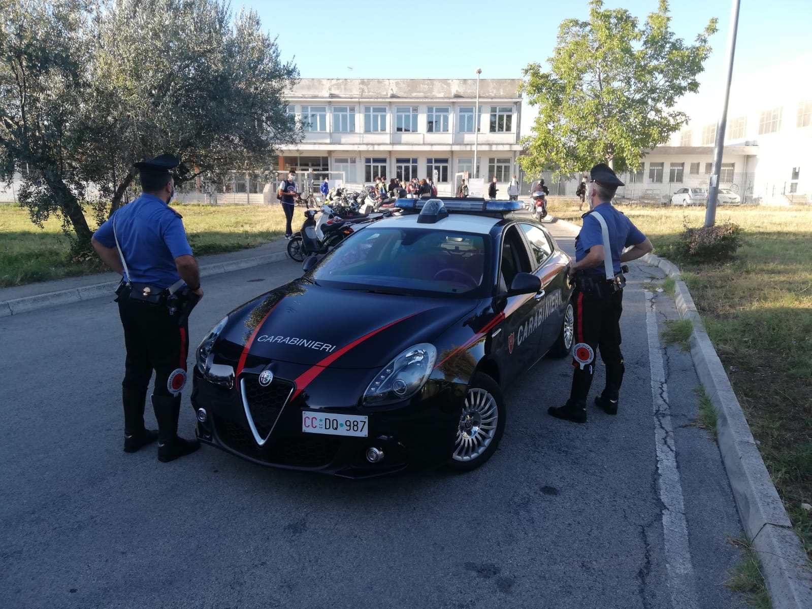 I Carabinieri di Lanciano vigilano alla riapertura delle scuole.