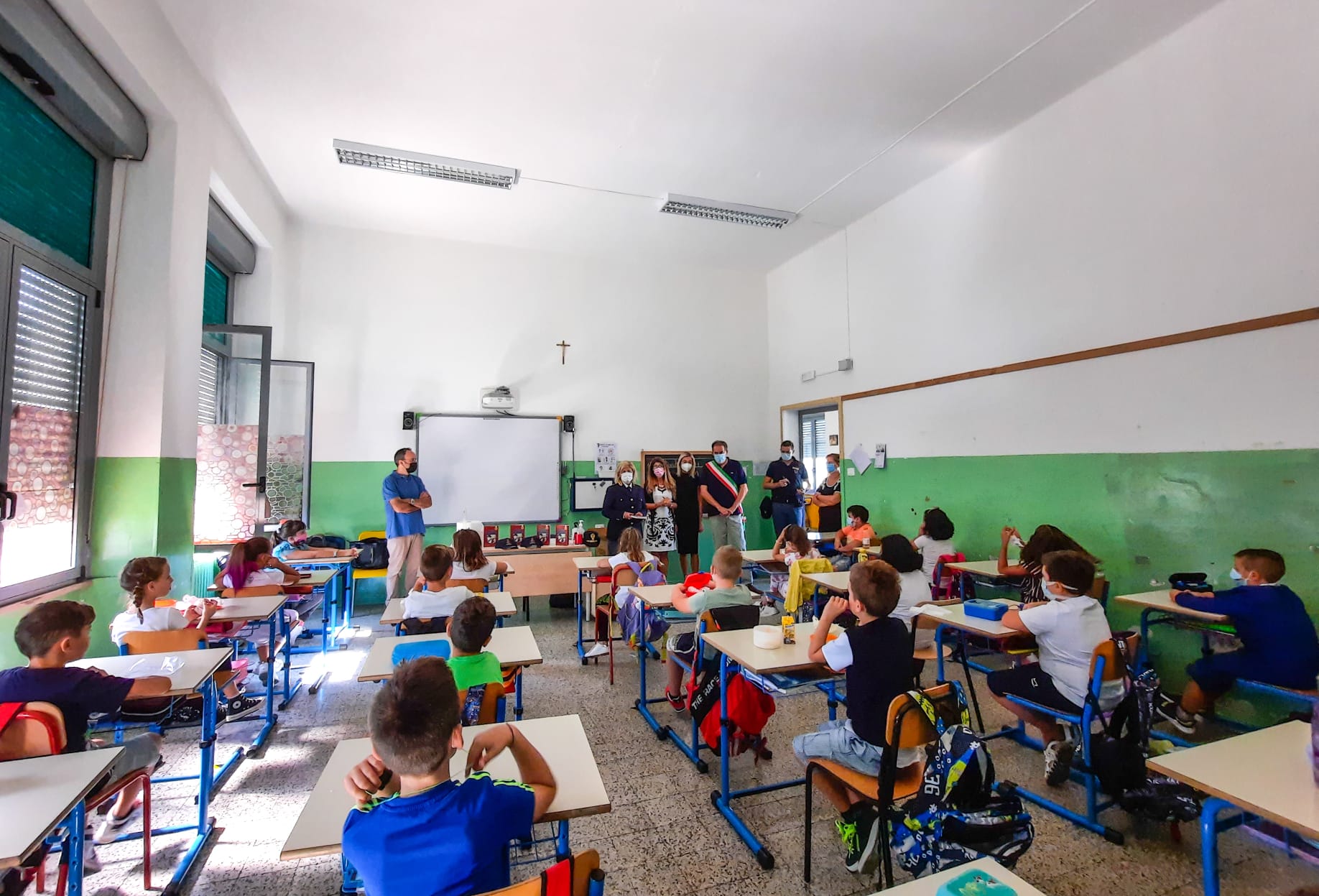 Fossacesia, la Polizia di Stato nella scuola primaria, donati diari ai bambini delle quarte classi