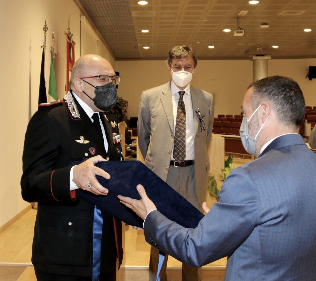 Marsilio e Sospiri consegnano onorificenza a Generale dell'Arma dei Carabinieri Carlo Cerrina