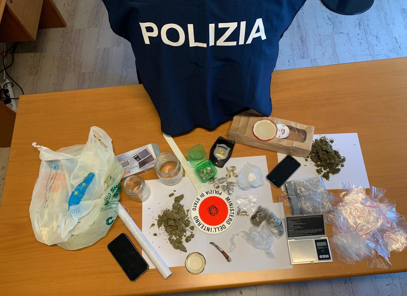 Lanciano, spaccio di cocaina, marijuana e hashish, la Polizia di Stato arresta un domenicano