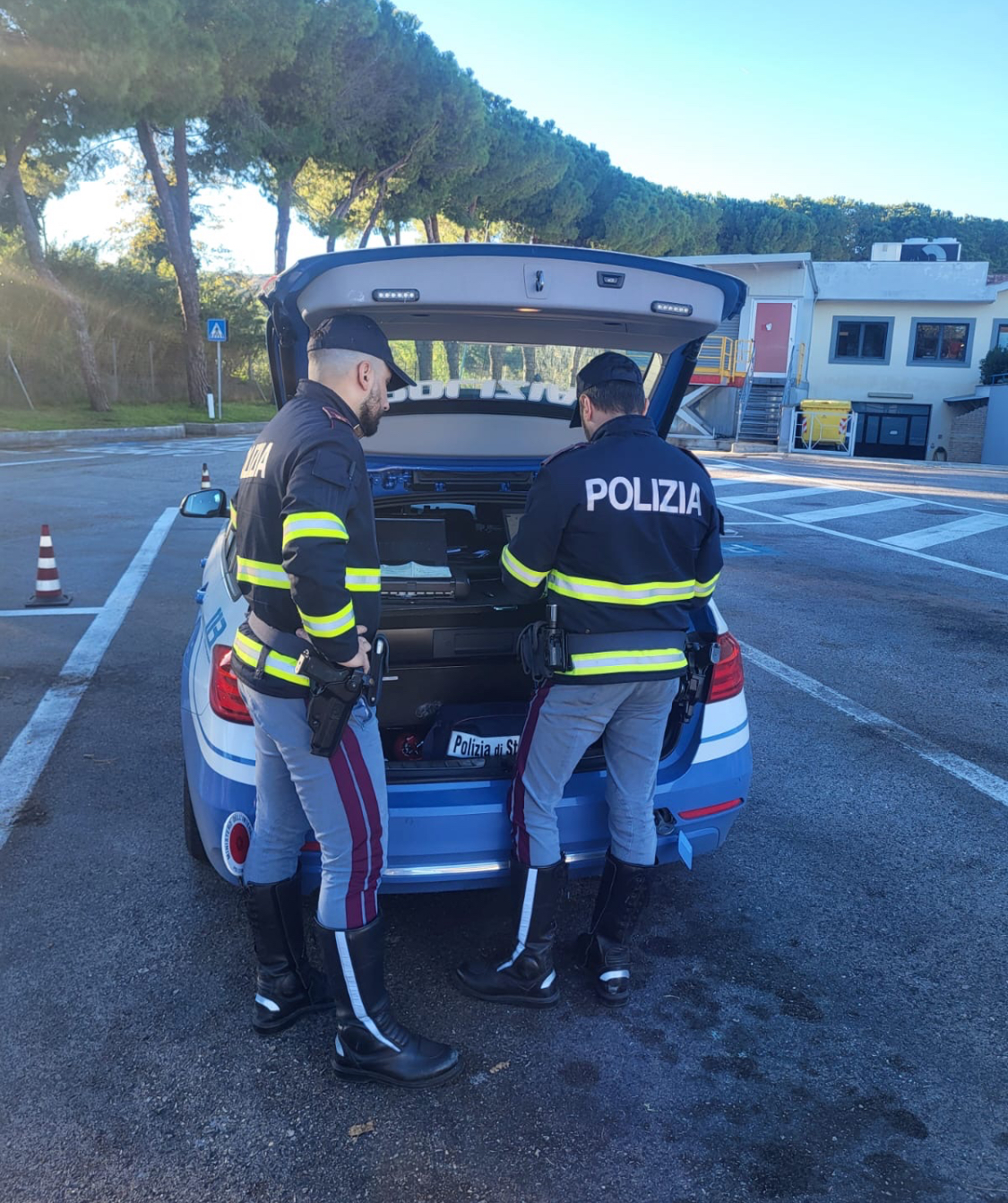 Termoli, in auto  abbandonata in A14  dopo inseguimento trovate dalla polizia marmotte per colpi ai bancomat 