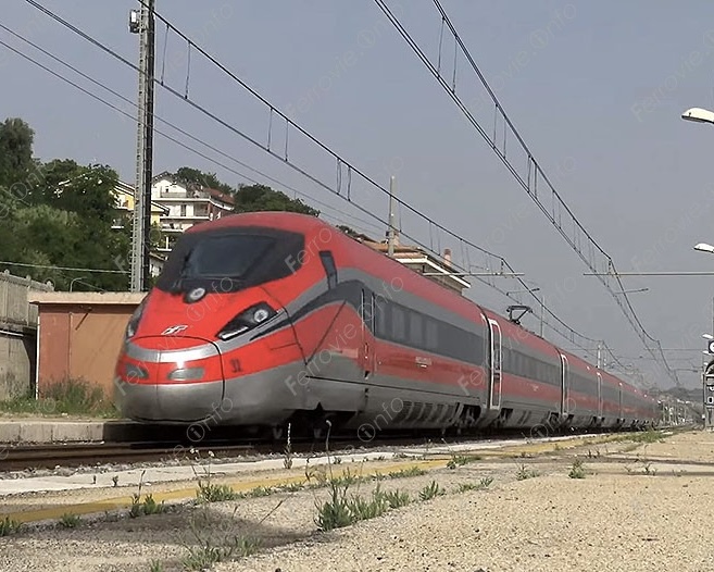 Madre e figlia travolte  da un convoglio, tragedia alla stazione di Montesilvano 