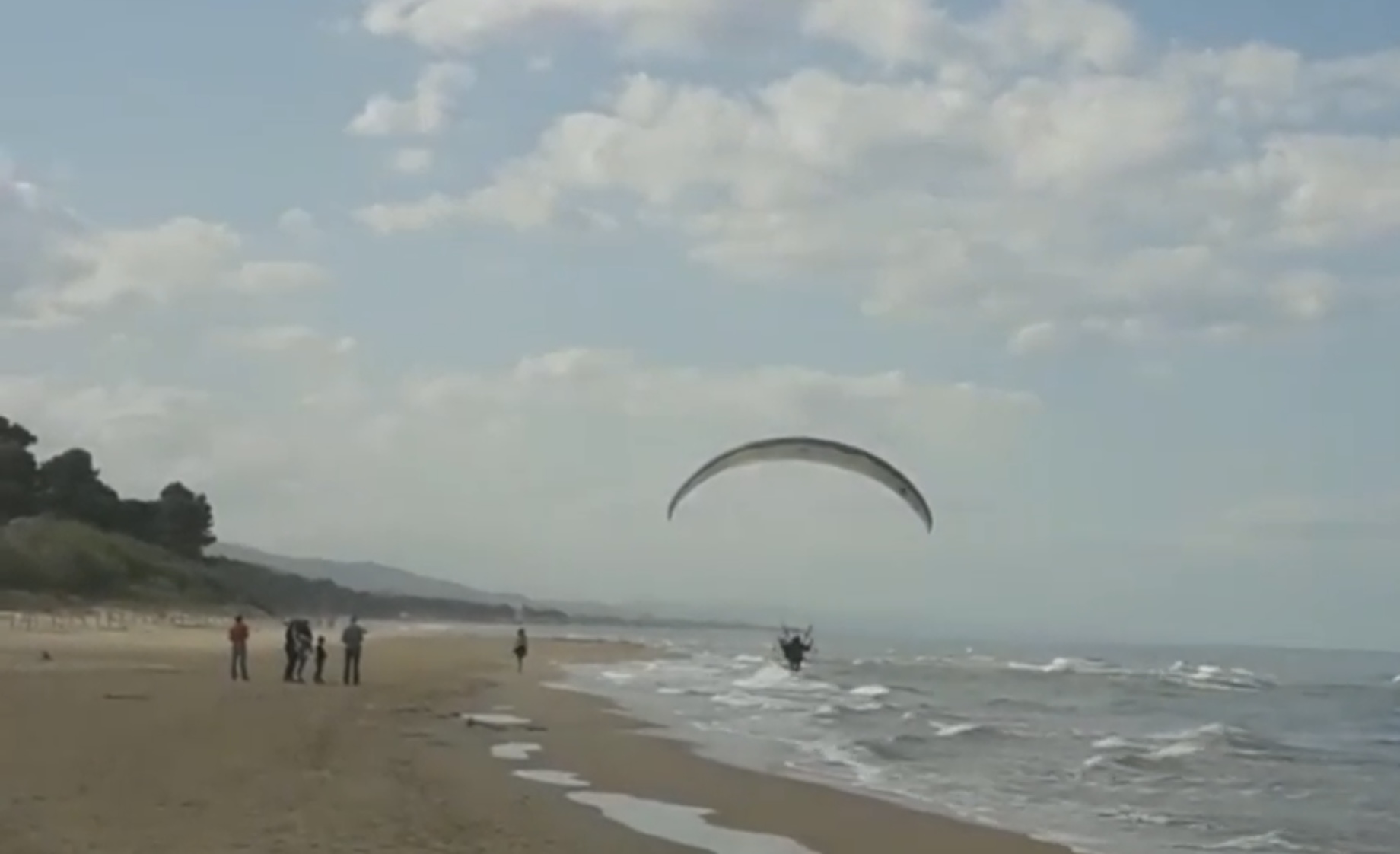 Stazione Ornitologia Abruzzese: far west sulle spiagge della regione. A Cerrano bravate pericolose di parapendii a motore