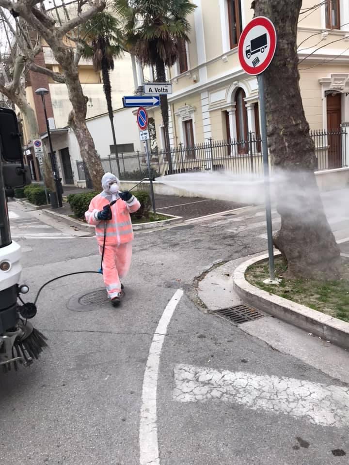 Secondo intervento di sanitizzazione delle strade a Giulianova