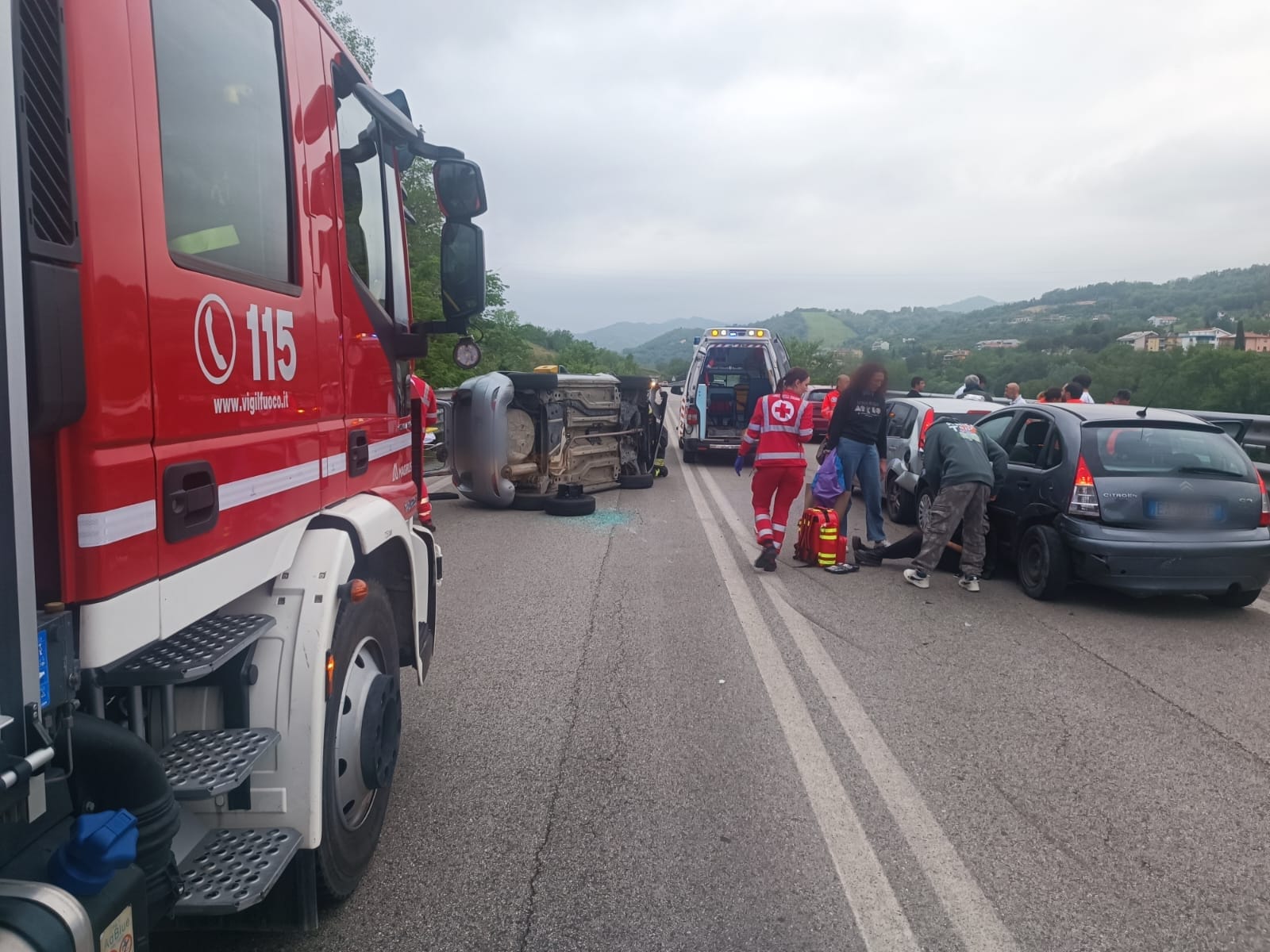 Tamponamento a catena sulla SS80 variante di Teramo, sei persone restano ferite