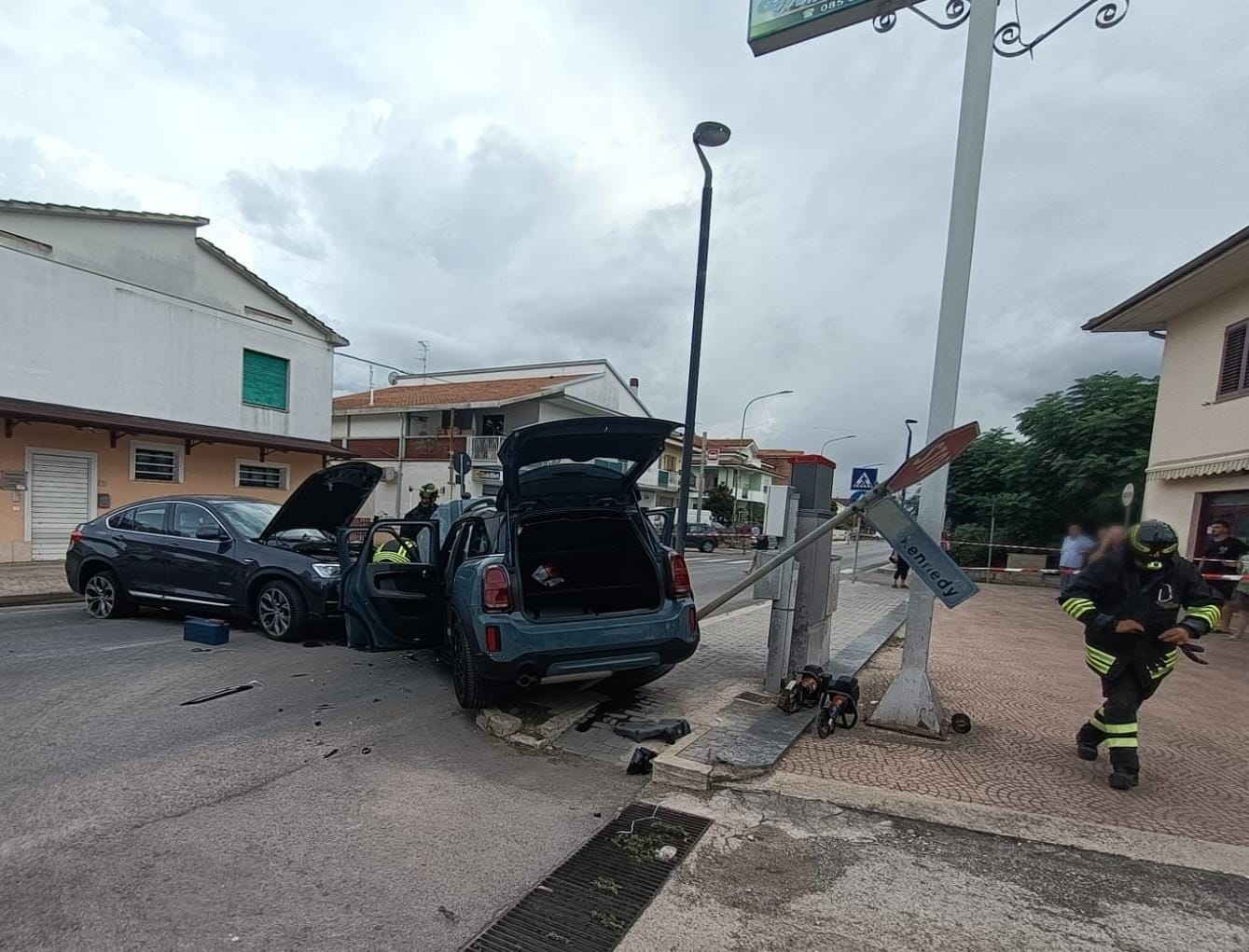 Incidente stradale a Morro d'Oro, tre feriti e traffico bloccato sulla SS150