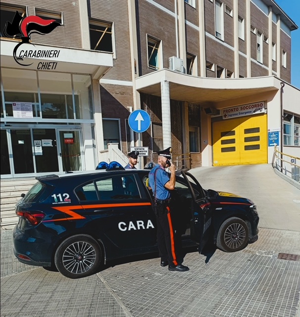 Momenti di tensione all'ospedale di Lanciano, un uomo armato  di coltello e baionetta fermato dai Carabinieri