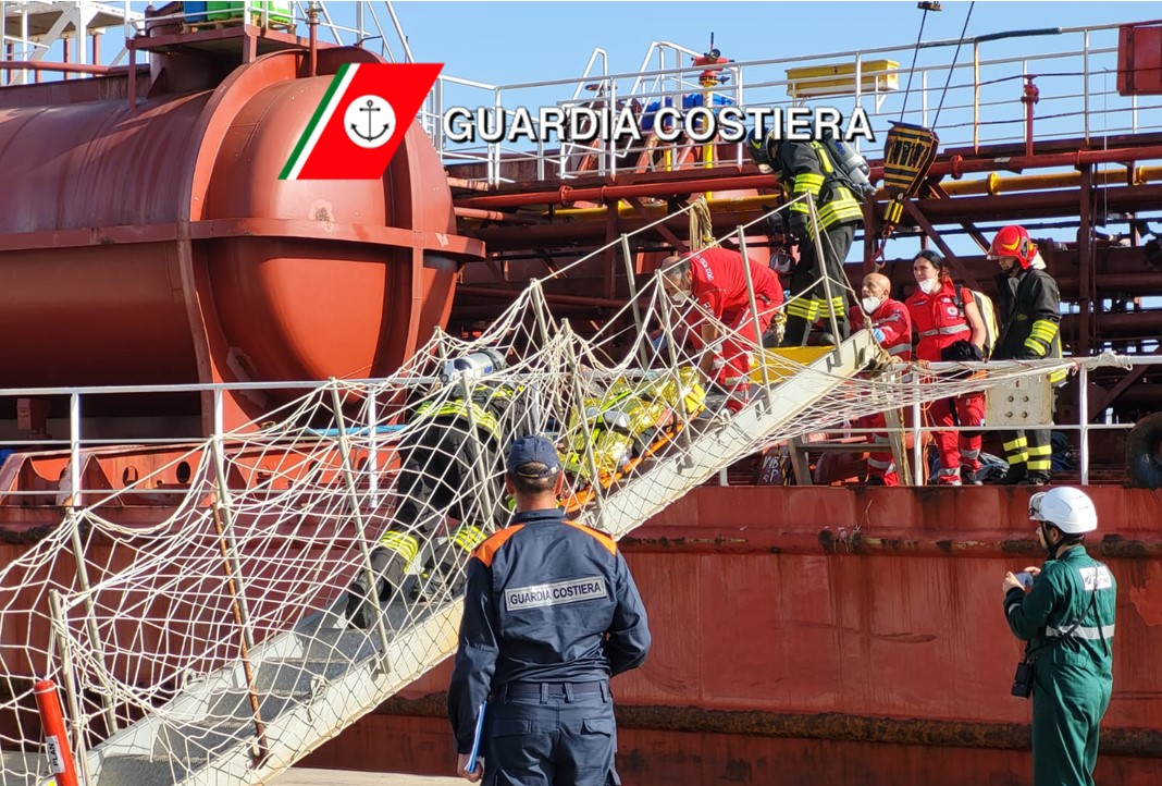 Esplosione a bordo della Nave cisterna e spandimento di biodiesel in mare: esercitazione della Capitaneria di Porto di Ortona