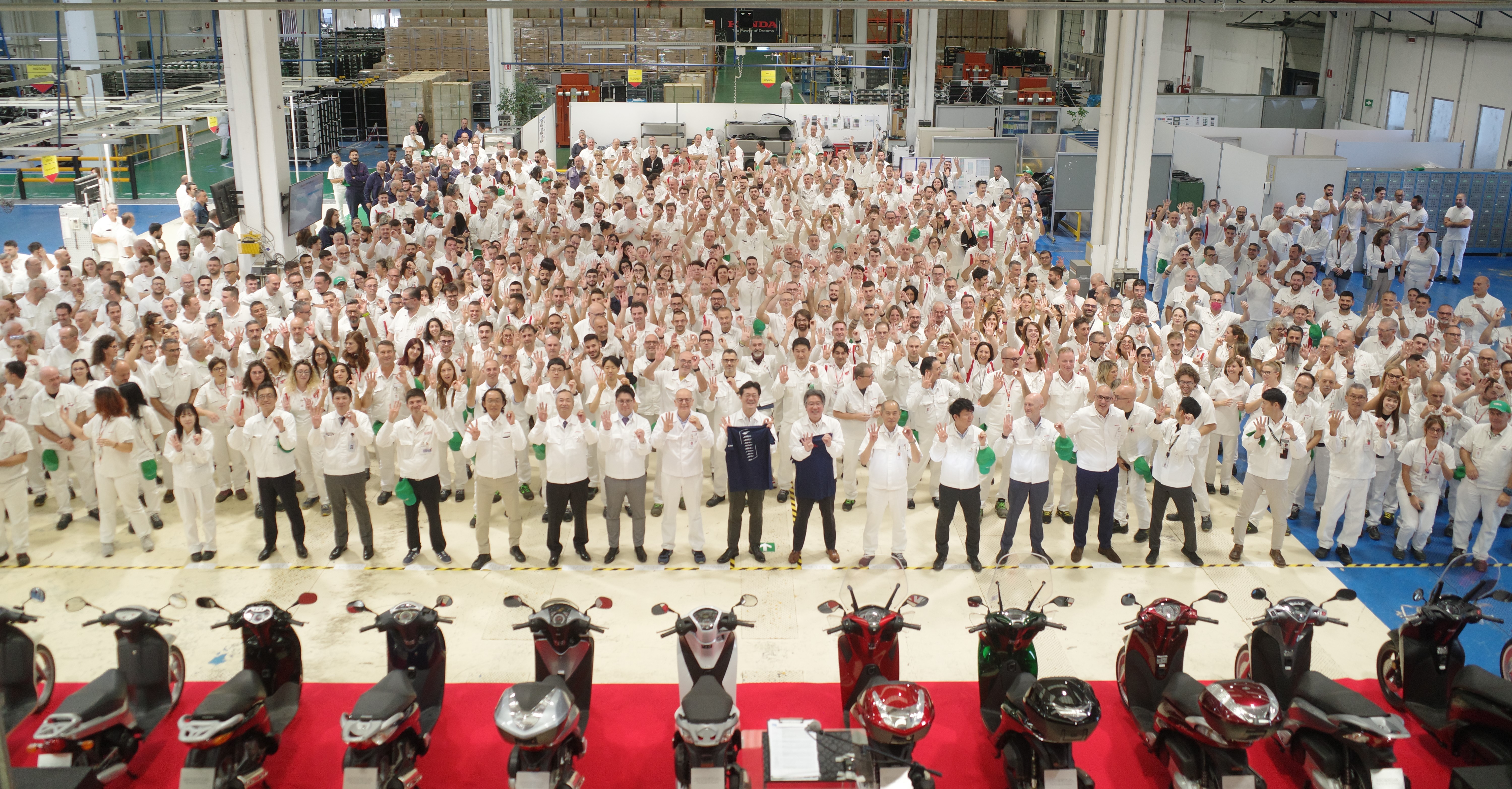 Atessa, Honda Italia celebra i 40 anni dello scooter SH