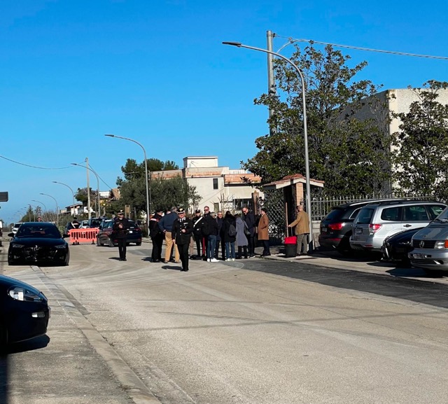 Ortona, morte di Lorena Paolini, i Ris arrivano nella villa della coppia 