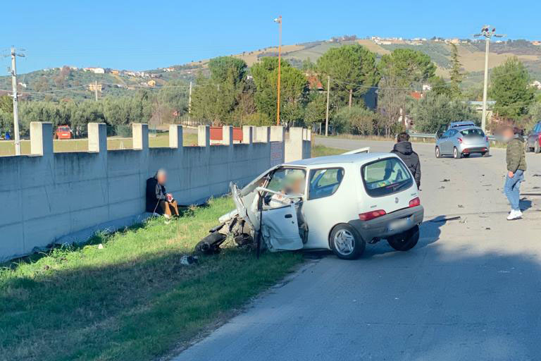 Lanciano, incidente stradale a Sant'Onofrio feriti due anziani