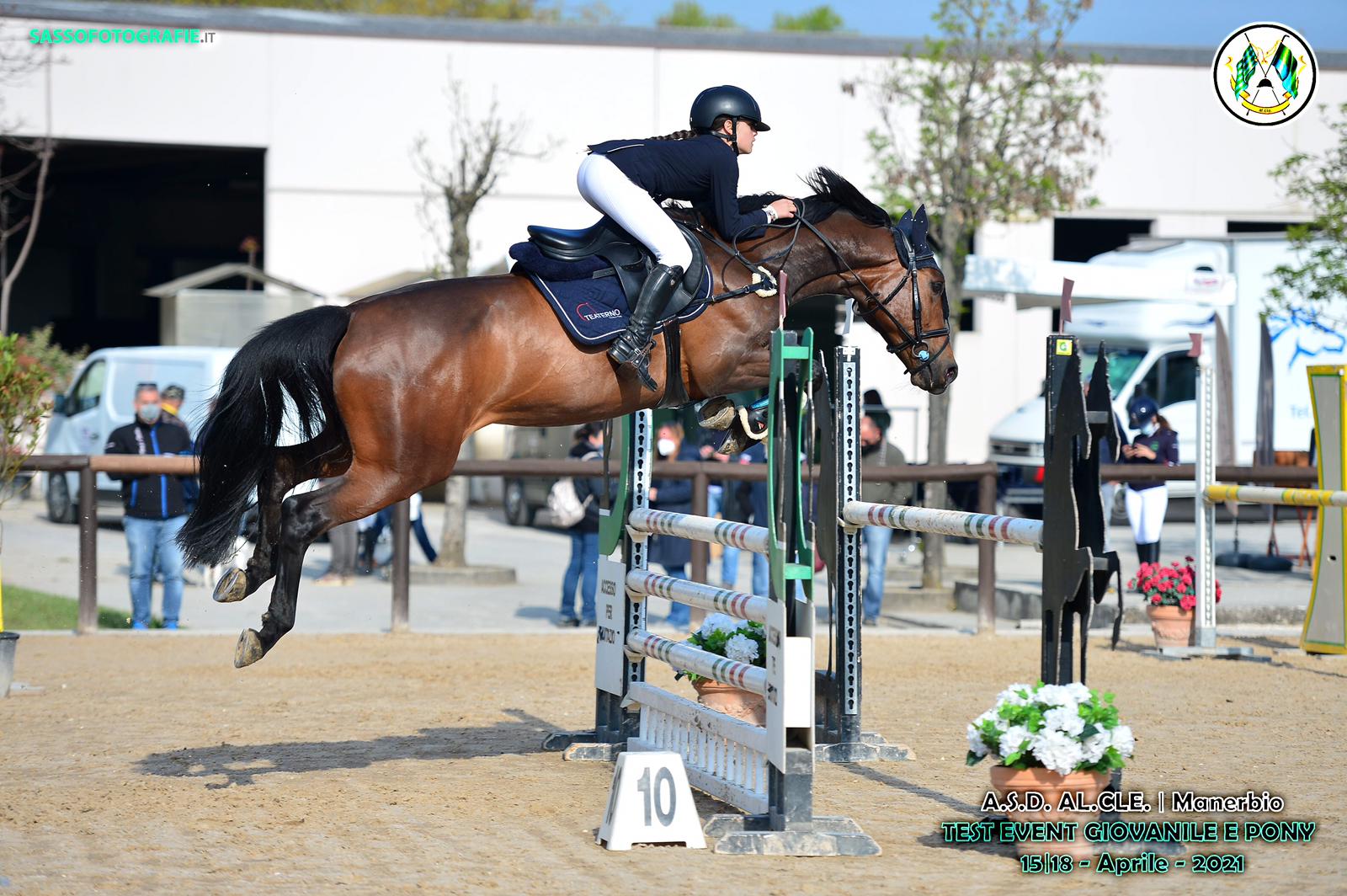 Equitazione, la 12enne teatina Greta D'Angelo vince a Manerbio