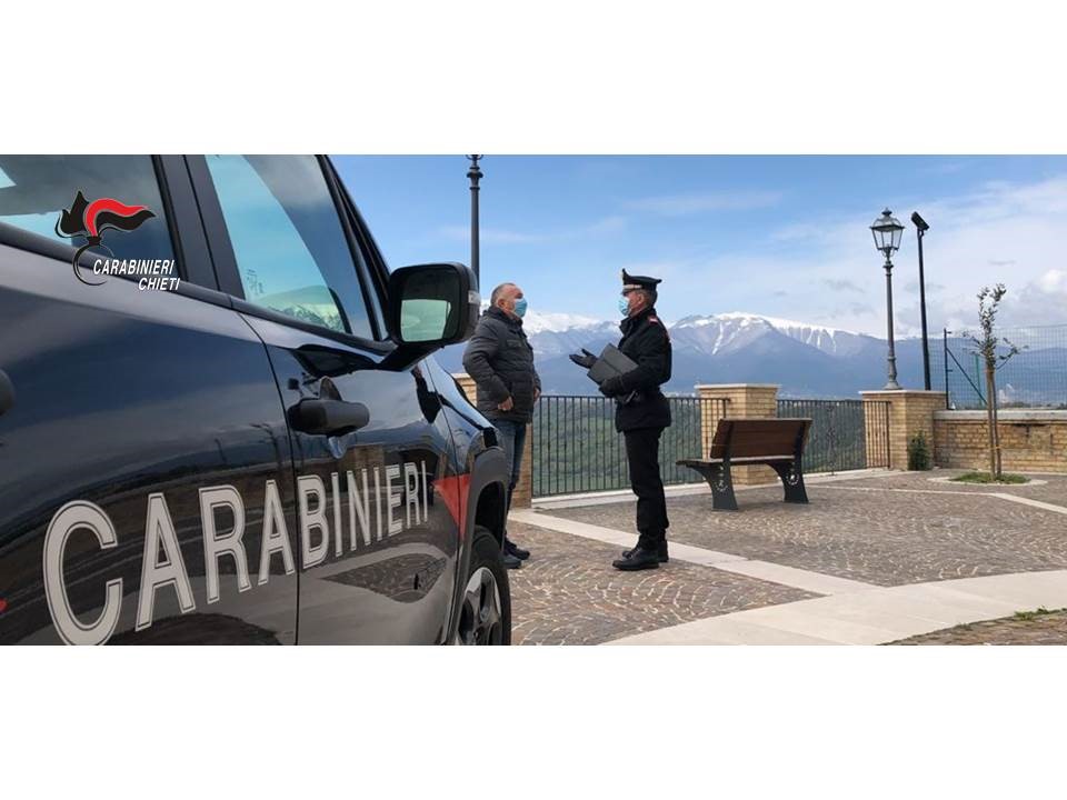 Coronavirus, Carabinieri della provincia di Chieti a supporto degli anziani per prenotazione online dei vaccini