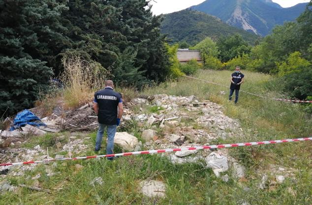 Bussi sul Tirino, sequestrata discarica abusiva in un’area esterna del cimitero comunale