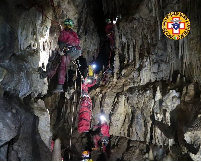 Roccamorice, 3 speleologi bloccati in grotta